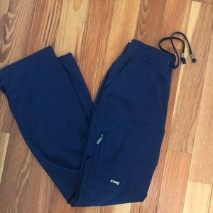 Grey’s Anatomy 6-pocket flat front pant!